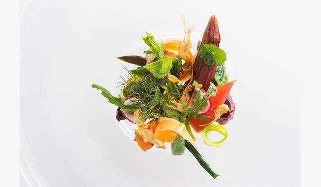 <strong>Restaurant 1：KEISUKE MATSUSHIMA（ケイスケ・マツシマ）</strong><br />「鎌倉秋野菜のキュイ・エ・クリュ　レモングラス風味のアンショワイヤード」