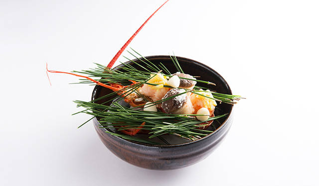 <strong>Restaurant 2：玄冶店 濱田家（げんやだな はまだや）</strong><br />「杏松葉差し」