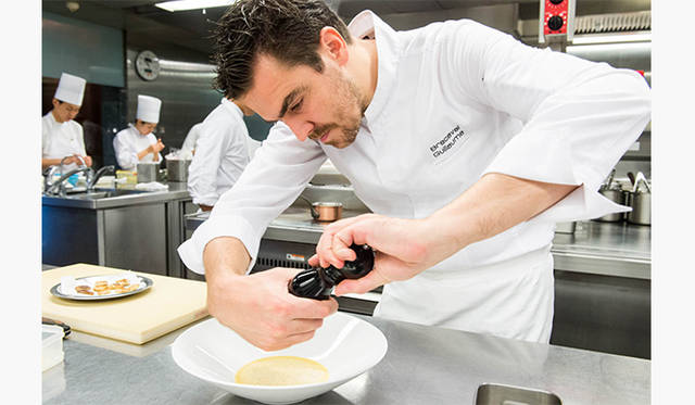 <strong>Restaurant 3：Cuisine[s] Michel Troisgros（キュイジーヌ[s] ミッシェル・トロワグロ）</strong><br />日本の食材にこだわりながらミッシェル・トロワグロのエスプリに溢れた料理を、東京で堂々と展開する