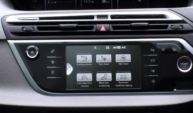 7インチのタッチパッド式ディスプレイ