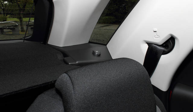 リアラゲッジに12V電源供給ソケットがそなわる