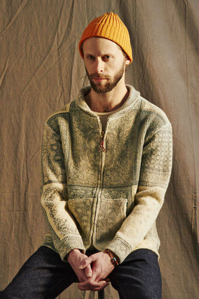 RASSEL BANDANA JK 2万304円、DENIM KEELMAN PANTS (O/W) 2万520円、KNIT CAP 6264円