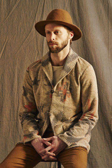 WOOL PILE JQD SHAWL JK 2万5704円、SURF KNIT 4/5 SLEEVE T 8424円、MOLESKIN W&D PANTS 1万4904円