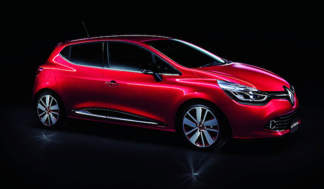 ルノーのコンパクトハッチモデル「ルーテシア」（本国名、クリオ）の流れるような表面を活かし、「触れるプロジェクションマッピング」はおこなわれる