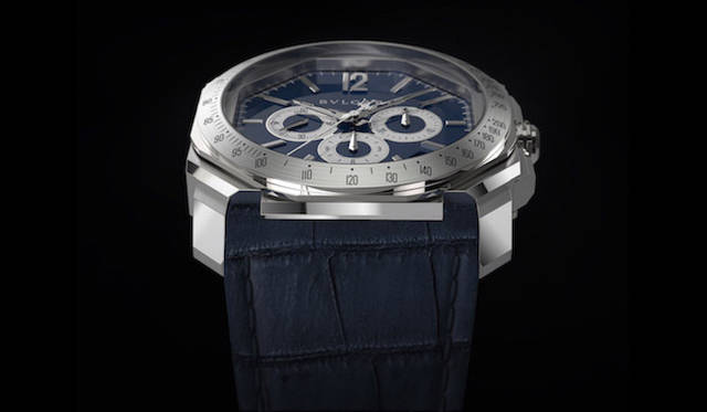 オクトが美しく複雑なケース形状であることがわかる。