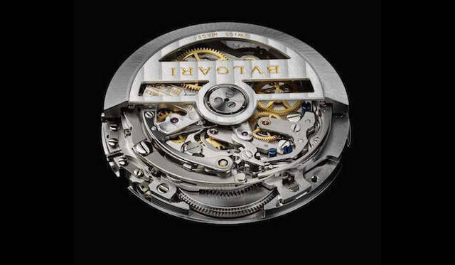 ブルガリの自社ムーブメントを使用。