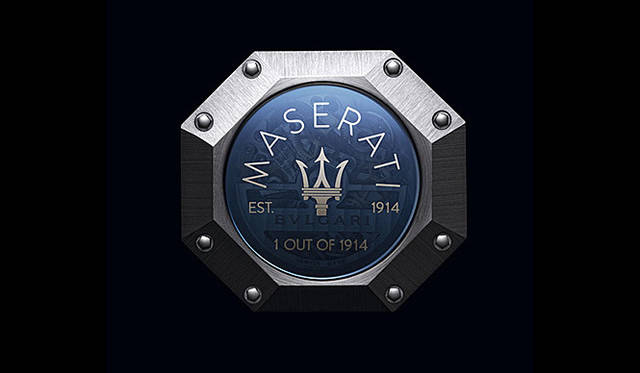 裏には、100周年にふさわしいマセラティのロゴが刻まれている。
