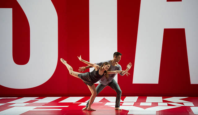 『リフレクションズ』 Photograph by Laurent Philippe