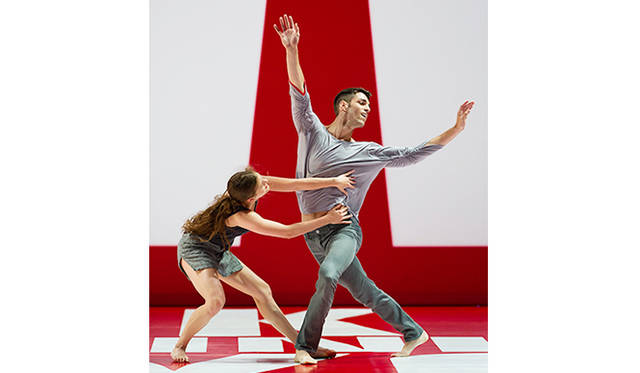 『リフレクションズ』 Photograph by Laurent Philippe