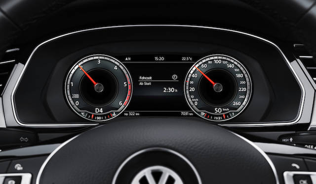 オプションで用意される、12.3インチサイズ、解像度1,440×540ピクセルのフル液晶ディスプレイ「アクティブ インフォ ディスプレイ」