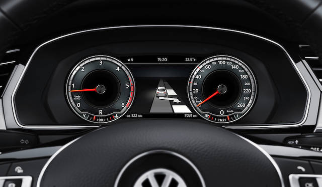 オプションで用意される、12.3インチサイズ、解像度1,440×540ピクセルのフル液晶ディスプレイ「アクティブ インフォ ディスプレイ」