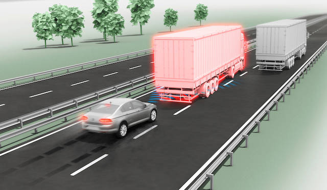 「歩行者検出機能つきシティ・エマージェンシーブレーキを含むフロントアシスト」は、衝突が迫っていると車両が判断した場合、ドライバーに警告を送る。かつ衝突を避けるために自動ブレーキが作動する。対象は車両ばかりか、歩行者も含まれる