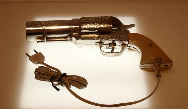 銃のヘアードライヤー（映画『ムード・インディゴ』より　2013年）