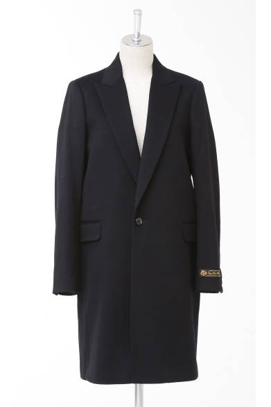 シングルブレステッドチェスターコート　9万5000円（税抜）　キャメル、ネイビー、ブラック2色展開