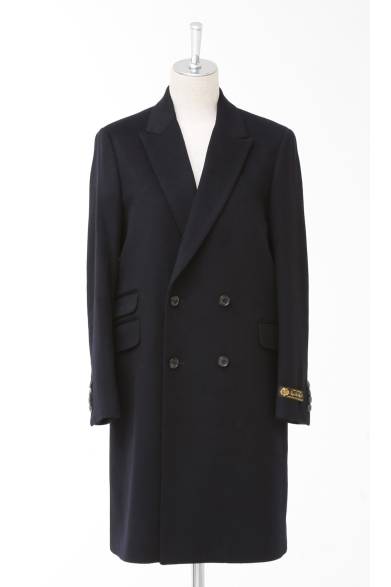 ダブルブレステッドチェスターコート　9万5000円（税抜）　キャメル、ネイビー、ブラック3色展開