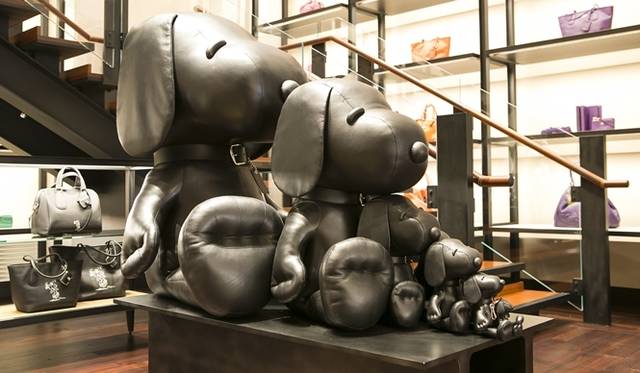 コーチとスヌーピーがコラボレーションも取り扱っている