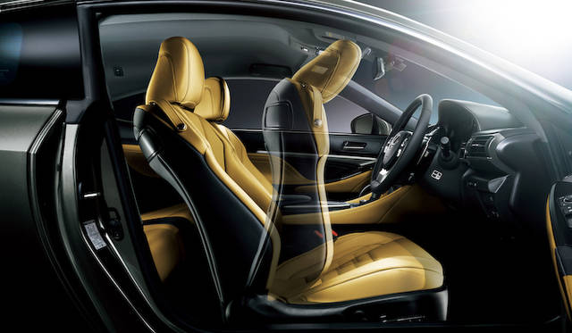 後席の乗降に配慮した、ワンタッチウォークインシートがそなわる