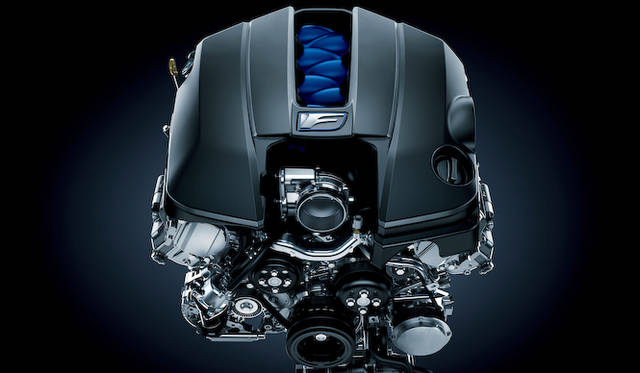 RC Fに搭載される新開発の5リッターV型8気筒「2UR-GSE」ユニットは、最高出力351kW（477ps）/7,100rpm、最大トルク530Nm（54.0kgm）/4,800-5,600rpmを発揮
