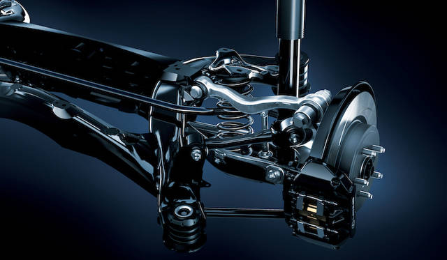 専用チューニングされた、リアのマルチリンクサスペンション