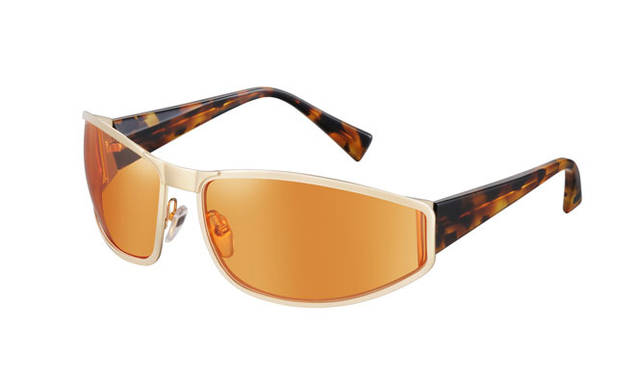 1980年代に発表され、何人ものアイコニックなロックスターたちがかけたことで人気となったモデルの復刻版。「“B”（ビー）」（A04001）8万6400円