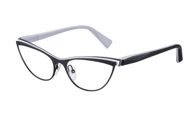 キャットアイのフレームは、さまざまなカラーがほどこされた4枚のスチールのレイヤーで構成。それぞれのレイヤーは60ミクロンのコーティングでプロテクトされ、テンプルはフレームのフロントにあわせた配色の、マルチレイヤーのアセテートで作られている。「EVENTAIL（エヴァンタイユ）」（A02003）6万5880円