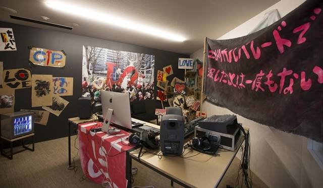 Love is over by Chim↑PomPhoto by Yasuharu Sasaki/Red Bull Music Academy