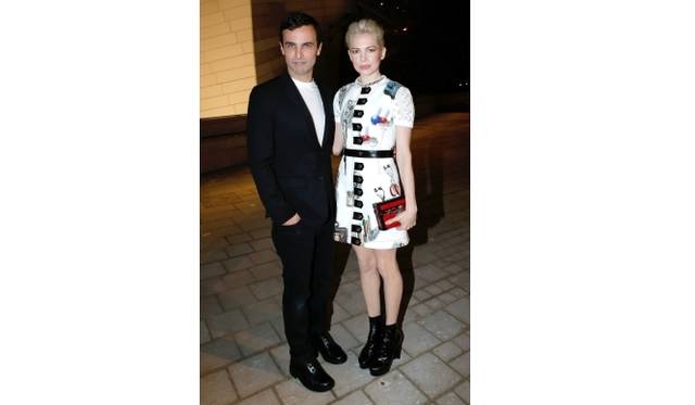 （左より）ニコラ・ジェスキエールとミシェル・ウィリアムズ © Rindoff/Charriau