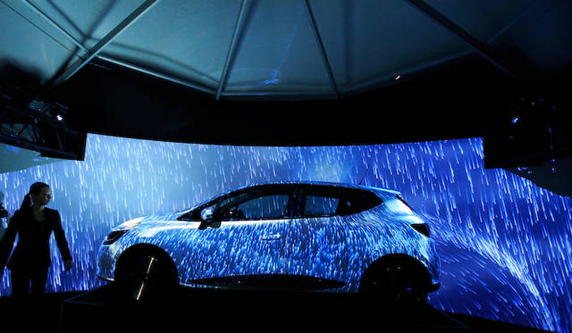 ルーテシアにプロジェクションマッピングをおこなうインスタレーション「Touch! NEW RENAULT DESIGN」
