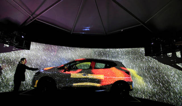 ルーテシアにプロジェクションマッピングをおこなうインスタレーション「Touch! NEW RENAULT DESIGN」