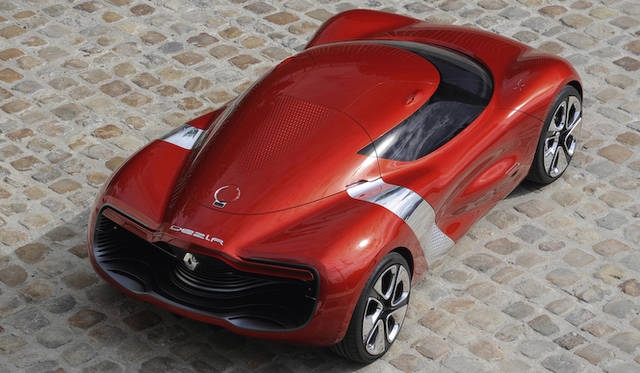 2010年に新デザイン戦略にのっとり発表されたコンセプトカーの第一弾「DeZir」は“Love”を表現。昨年の東京モーターショーでルノーブースのセンターを飾っていたのも記憶にあたらしい。このデザインは、「ルーテシア」として市販化されている。