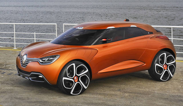 “Explore”として、2011年のジュネーブモーターショーで発表された「キャプチャー」。そのままの名前で市販化を果たした