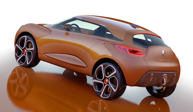 “Explore”として、2011年のジュネーブモーターショーで発表された「Captur」。そのまま「キャプチャー」の名前で市販化を果たした