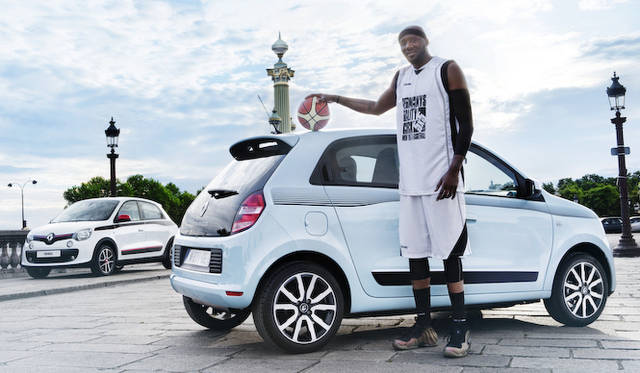 “Play”のコンセプトからつくられた市販モデル「トゥインゴ」。メルセデス・ベンツと共同で開発され、RRレイアウトをもつ