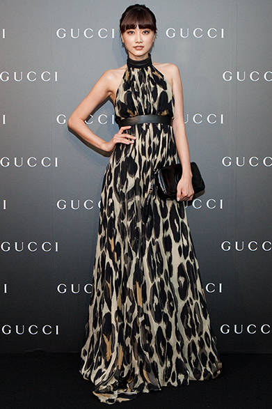 大胆なレオパードパターンのホルターネックドレスは、ヨンアさんの華やかな雰囲気とマッチ<br />©Courtesy of Gucci