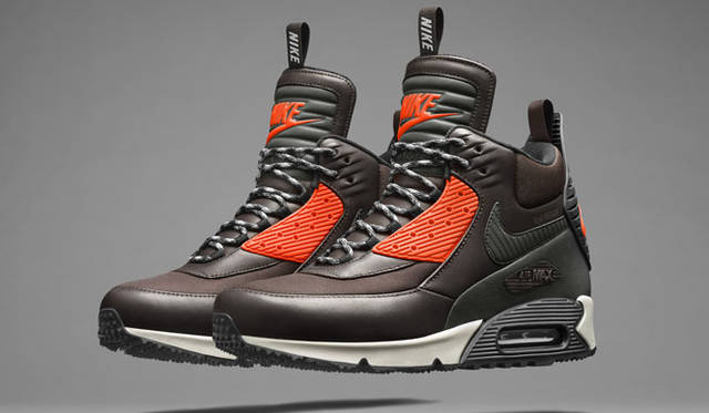 “多ければ多いほど良い”という考えのもとに生まれた、1990年のアイコニックなエア マックスがさらに進化。ナイキ エアが入ったシューズの代表的存在が、より高い視認性と強力なグリップ性をもつ、寒い日の強い味方へと生まれ変わった。「ナイキ エア マックス 90 スニーカーブーツ」1万9440円