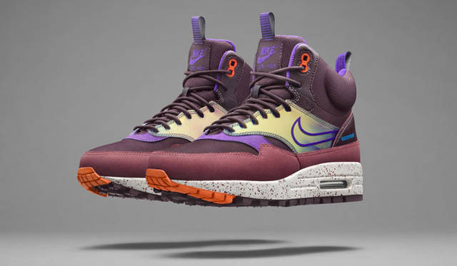 1987年のスタイルに H2O Repel（撥水）技術を採用。足首をより高い位置まで包み込み、光沢のあるスウッシュロゴが印象的。「ウィメンズ ナイキ エア マックス 1 スニーカーブーツ」1万4040円