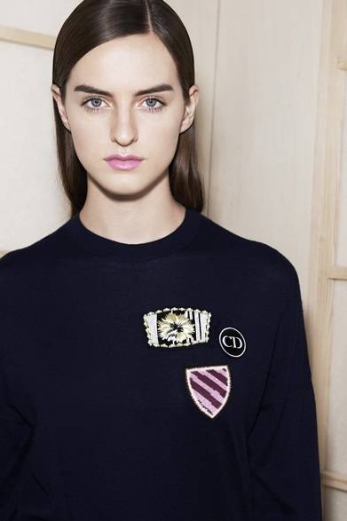 <strong>Dior｜「ディオール表参道」リニューアルオープンの限定アイテム</strong><br /><br />SWEATER 26万（税抜）