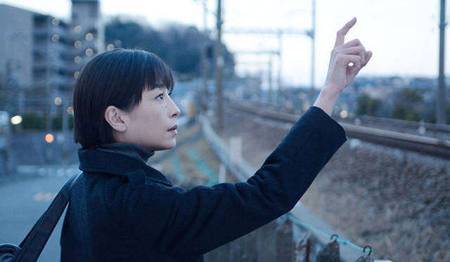 「人間は、それが木や石でも、なにかを見出して祈ることができる。それとおなじで、結局お金も紙だ」と吉田監督　© 2014「紙の月」製作委員会