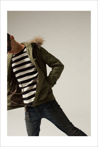 ミリタリーブルゾン 5万760円、デニムパンツ 2万7000円、インナー 1万260円、キーホルダー 4536円