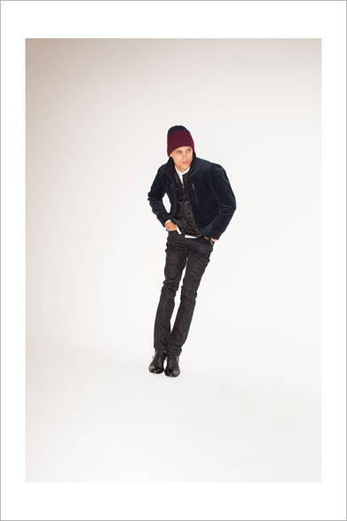 ブルゾン 5万760円、ベスト 2万5920円、パンツ 1万8360円、シャツ 1万7280円、ニットキャップ 6480円