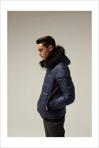 ダウンジャケット 5万8320円、パンツ 1万9440円