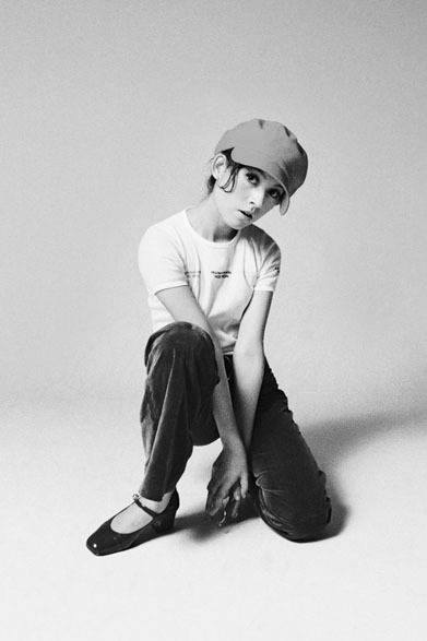 <strong>写真集アプリ「野上眞宏のSNAPSHOT DIARY」</strong>　1970年6月　当時有名なモデルさん・タレントの松本洋子さんに『アン・アン』風のスタジオ写真撮影をお願いした。洋子さんはチャーミングなだけじゃなくて、とても優しいひとで、気安く請け負ってくれた。とってもとってもうれしかった。　© Mike Nogami