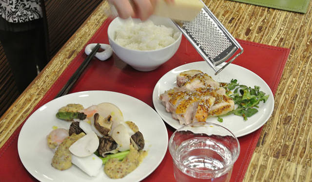 「魚介と焼き野菜のからし酢味噌掛け」と「鶏もも肉 黄金焼 からし風味」