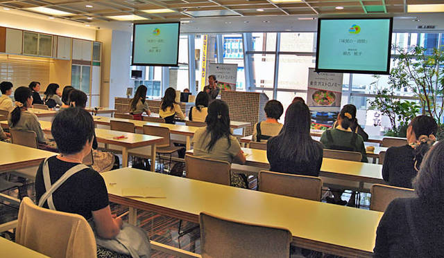 参加者は、料理研究家や料理教室を主宰するプロ