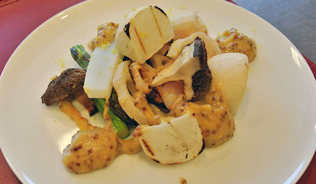 「魚介と焼き野菜のからし酢味噌掛け」