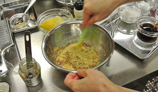 「魚介と焼き野菜のからし酢味噌掛け」