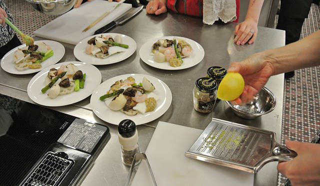 「魚介と焼き野菜のからし酢味噌掛け」