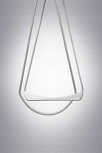 ネックレス（ステンレススティール）　2万3760円<br /><br />カルバン・クライン プラティナム<br />ヴァンド－ムヤマダ<br />Tel. 03-3470-4061<br />