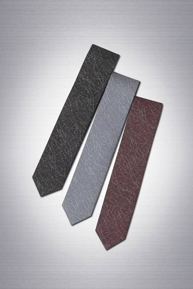 メンズ ネクタイ　各1万800円<br /><br />カルバン・クライン プラティナム<br />アラ商事株式会社<br />Tel. 03-3639-0129<br />