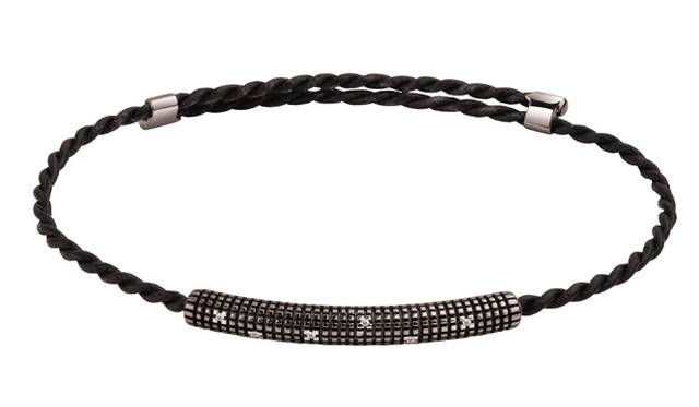 レザーのブレスレット　16万2000円（税抜）